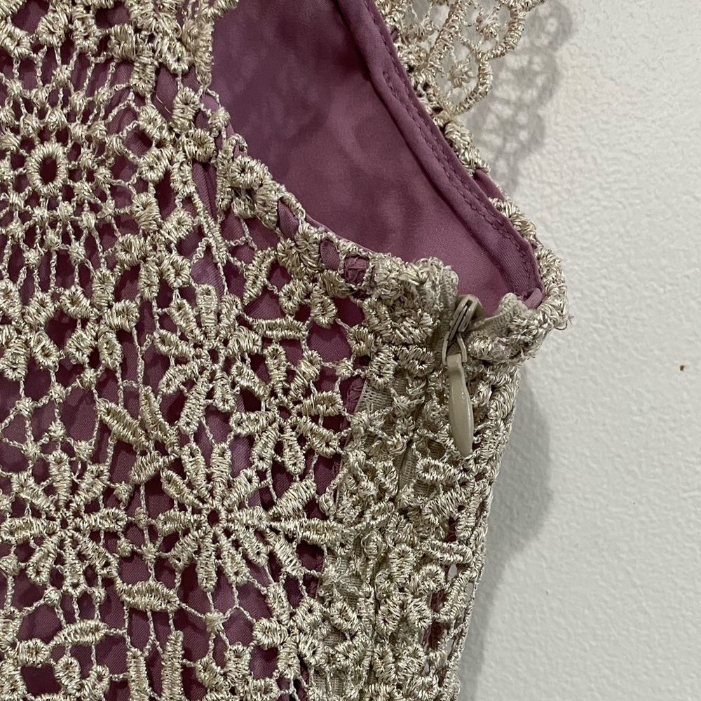 MIGNON DOO Anthropologie Lace Overlay Sheath Dress | Light Purple & Gold, Size 6 - Picture 8 of 13